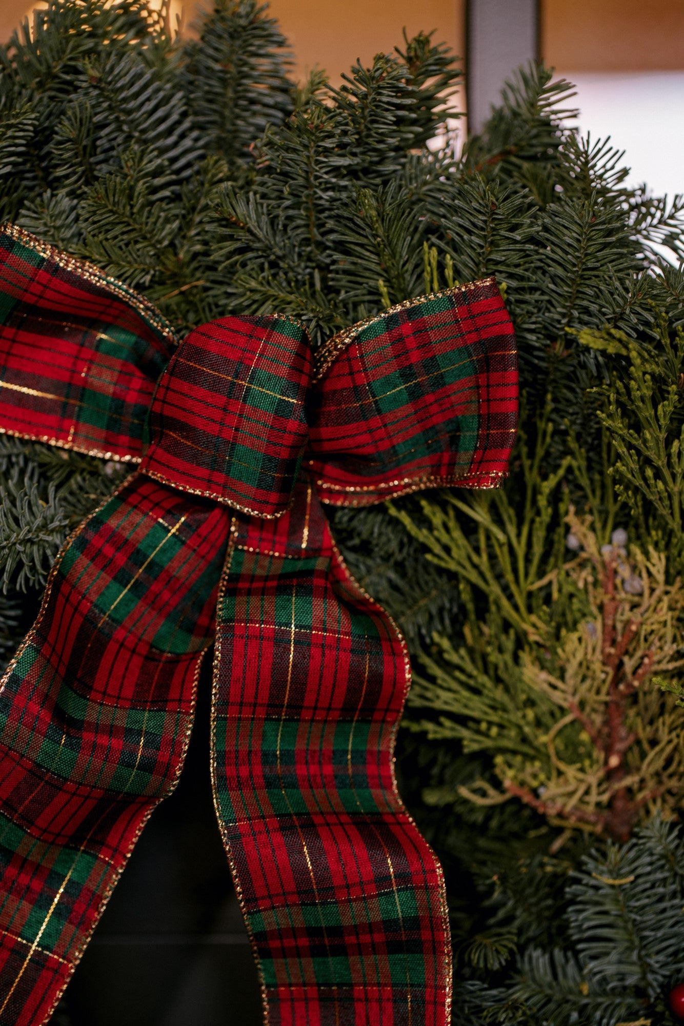 22" Traditional Mixed Noble Fir Wreath